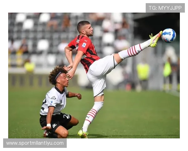 AC米兰足球队著名球员的职业生涯精彩瞬间回顾